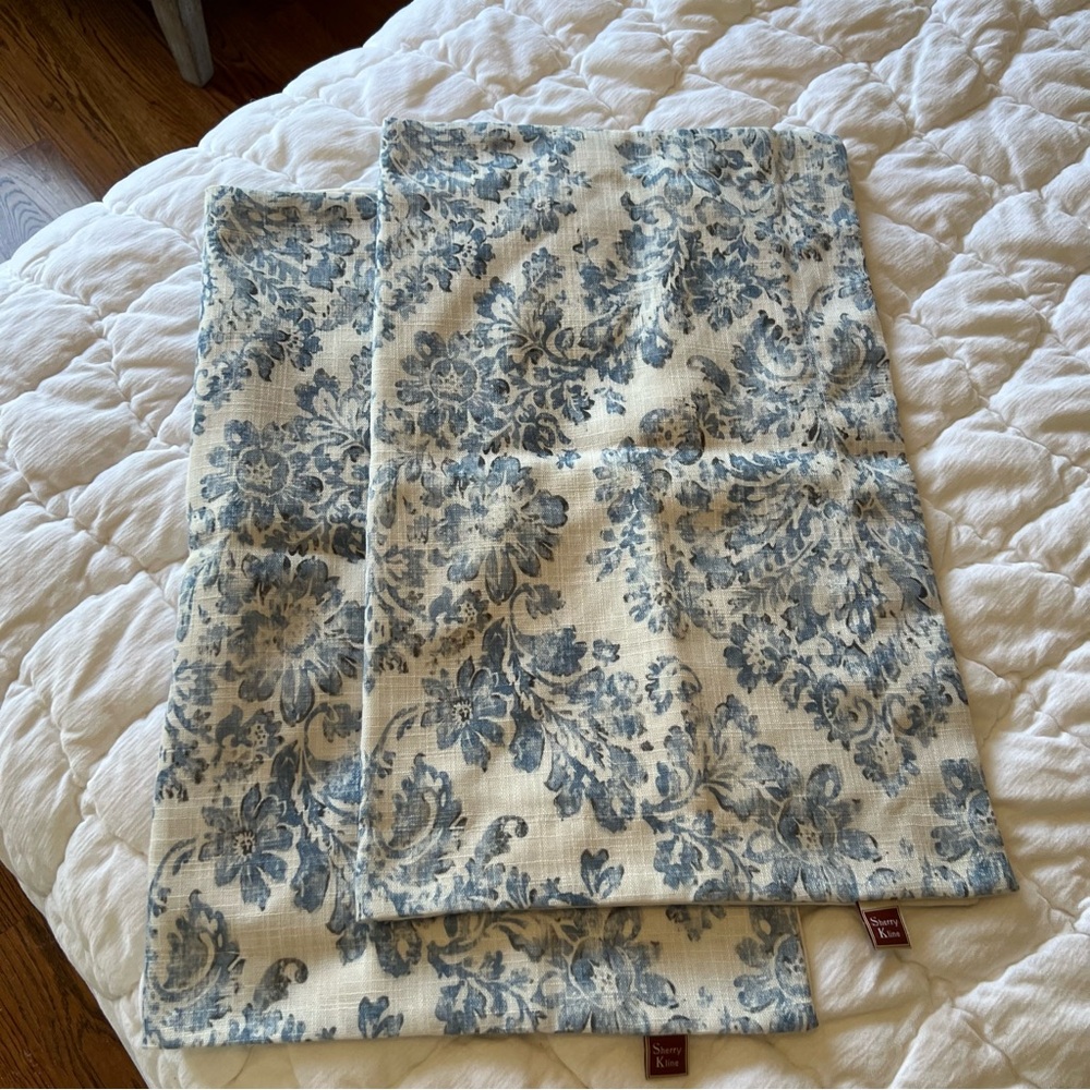 NWOT Set of 2 Indigo Blue and White Floral Pillow Shams, standard size - Picture 11 of 14